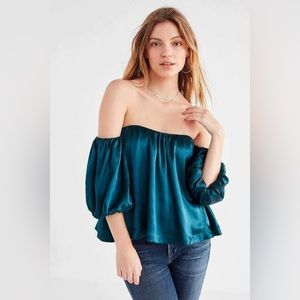 Urban Outfitters Dia Off-The-Shoulder Silky Blue Top Size Extra Large